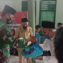 Jum’at Berbagi, Koramil 410-01/Panjang Bagikan Sembako Bagi Warga Lansia Wilayah Binaan