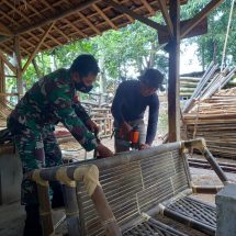 Wujudkan Kemanunggalan Bersama Rakyat, Babinsa Koramil 410-03/TBU Sertu Fikri Lakukan Komsos Di Wilayah Binaan
