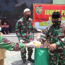 Dipimpin Mayor Kav Perri Pujarama, Kodim 0410/KBL Gelar Jum’at Peduli Di Masjid Jami’ Al Mustawa