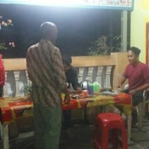 Babinsa Koramil 410-06/Kedaton dan Satgas Terpadu Himbau Masyarakat Patuhi Prokes