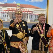 FAKN Ke I Dihadiri Sultan dan Raja Se-Nusantara, Ditandai Adat Paksi Pak Sekala Brak Lahirkan Deklarasi Sumedang