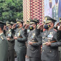 Dipimpin Presiden Joko Widodo, Dandim 0410/KBL, Forkopimda dan Tiga Matra TNI Ikuti Upacara Peringatan HUT TNI Ke 76 Secara Virtual Di Makorem 043/Gatam