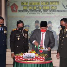 Ikuti HUT TNI Ke-76 Secara Virtual Di Makorem, Kapolda Lampung: Bersatu, Berjuang, Kita Pasti Menang