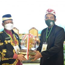Bupati Lampung Timur Dawam Rahardjo Raih Penghargaan Pembina Lingkugan Hidup Dari Kementrian KLHK
