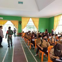 Kerjasama Dengan Polsek Kemiling, Koramil 410-02/TBS Gelar Vaksinasi Untuk Pelajar SMAN 7 Bandar Lampung