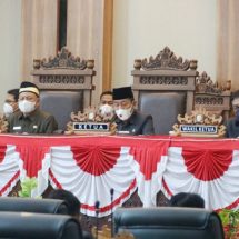 Rapat Paripurna DPRD, Bupati Lamtim Dawam Rahardjo Sampaikan KUA PPAS APBD Tahun 2022