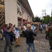 Babinsa Koramil 410-05/TKP Pantau Aksi Unras FSPMI Di Disnaker Provinsi Lampung