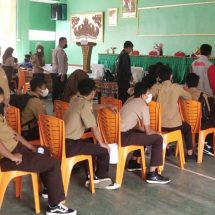 Bersinergi, Koramil 410-02/TBS dan Polsek Kemiling Kembali Gelar Vaksinasi Covid -19 Untuk Pelajar SMA