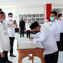 Bupati Lamsel Nanang Ermanto Saksikan Penandatangan Fakta Integritas