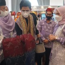 Ketua Dekranasda Hj.Winarni Hadiri Pembukaan Lampung Craft 2021 Di Graha Wangsa