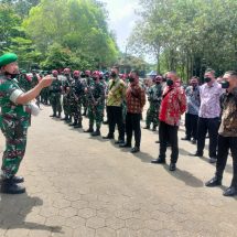 Danramil 410-06/Kedaton Mayor Inf Anang Nugroho Pimpin Apel Pengecekan Personel Gabungan TNI Polri Di Uni
