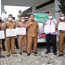 Gubernur Arinal Serahkan Bantuan 6 Ambulans Kepada Kepala Desa, 1 Unit Mobil Operasional Penyuluh Fakultas Pertanian Unila