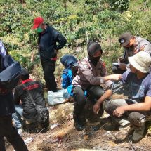 Tim Vaksinator Polres Lampung Barat Gelar Percepatan Vaksinasi Covid -19 Daerah Di Sulit Terjangkau