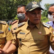 Bentuk Petani Milenial, Bupati Lamsel Nanang Ermanto Tinjau Lahan Kosong Desa Marga Catur