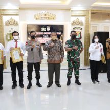 Gubernur Lampung Beri Penghargaan Personil Polda Lampung, Dirjen Beacukai dan BNNP Lampung