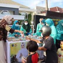 Lagi, Ketua Dekranasda Provinsi Lampung Riana Sari Arinal Tinjau Kegiatan Bazar Takjil
