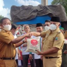 Bersama Baznas, Pemkab Lampung Selatan Salurkan Bantuan Zakat Fitrah 10 Ton Beras