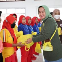 Jelang FORNAS VI Di Palembang, Riana Sari Arinal Monitoring Kesiapan Atlet Senam YJI Lampung