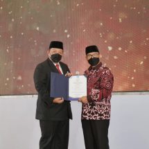 Gubernur Arinal dan Riana Sari Arinal Raih Penghargaan Manggala Karya Kencana 2022 BKKBN