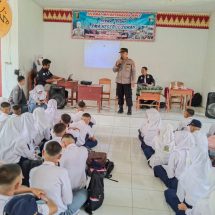 Cegah Kenakalan Remaja dan Penyalahgunaan Narkoba Kasat Binmas Polres Lambar Gelar Sosialisasi Di SMAN 1 Sukau