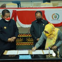 Rapat Paripurna DPRD, Tandatangani Nota Kesepakatan Perubahan KUA-PPAS Tahun Anggaran 2022 Provinsi Lampung