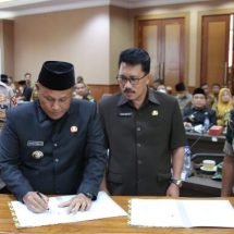 Bupati Nanang Ermanto – DPRD Lamsel Tandatangani Nota KUPA dan PPAS APBD Perubahan Tahun Anggaran 2022