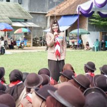 Ketua Kwarcab Lampung Selatan Hj.Winarni Hadiri Upacara HUT Pramuka Ke 61 Di Desa Way Sulan