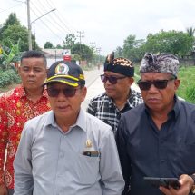 Didampingi Sejumlah Anggota, Ketua DPRD Mingrum Gumay Tinjau Perbaikan Ruas Jalan Bandar Jaya Terbanggi Besar