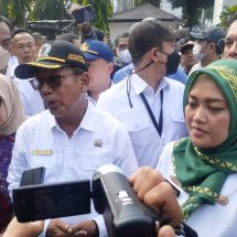 Temui Aksi Demo Mahasiswa, Ketua DPRD Mingrum Gumay Berikan Penghormatan Kepada Seluruh Elemen