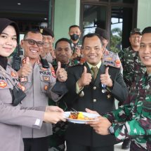 HUT TNI Ke-77, Kodim 0410/KBL Mendapat Surprise Dari Polresta Bandar Lampung