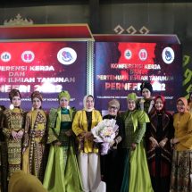 Angkat Wastra Lampung Lewat Fashion Show Koleksi Busana Dekranasda, Ketua Dekranasda Riana Sari Arinal Hadiri Pernefri Night