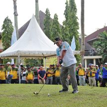 Lakukan Tee Shot, Gubernur Arinal Djunaidi Buka Turnamen Golf Piala Gubernur Tahun 2022 Di Sukarame
