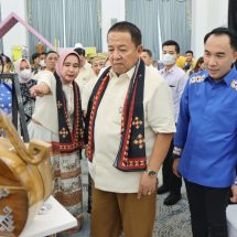 Gubernur Arinal Djunaidi, Ketua Dekranasda Provinsi Lampung Riana Sari Resmi Membuka Perhelatan Lampung Craft ke-3 Tahun 2022