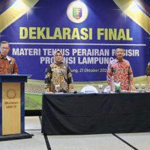 Sekretaris Daerah Provinsi Lampung Fahrizal Memimpin Deklarasi Final Materi Teknis Perairan Pesisir Provinsi Lampung