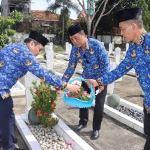 HUT Korpri Ke 51, Anggota Korpri Provinsi Lampung Laksanakan Ziarah Ke Taman Makam Pahlawan