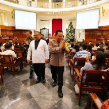 Tinjau Gereja Di Malam Natal, Kapolri Pastikan TNI-Polri Beri Rasa Aman Sepanjang Nataru