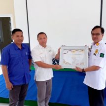 Disnaker Lampung Serahkan Penghargaan LKS Bipartit 2022 Ke PT GGP Terbanggi Besar Lamteng