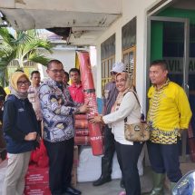 Kadinsos Aswarodi Sampaikan Bantuan Gubernur Lampung Bagi Korban Banjir di Lampung Tengah dan Lampung Utara