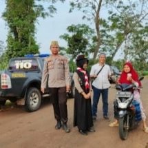 Indahnya Berbagi, Polsek Jabung Bagikan Takjil Kepada Warga Masyarakat Jelang Buka Puasa