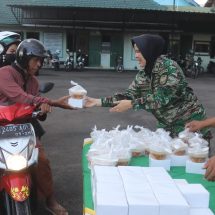 Berbagi Di Bulan Ramadhan, Dandim 0410/KBL: Wujud Nyata Keakraban TNI Dengan Rakyat