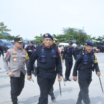 Kapolda Lampung Dampingi Dankor Brimob Polri Pantau Arus Mudik Di Pelabuhan Bakauheni