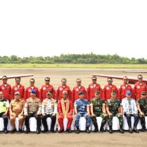 Kasiops Kasrem 043/Gatam Sambut Jupiter Aerobatic Team di Bandara Raden Intan II