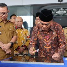Sekdaprov Fahrizal Dampingi Menko PMK RI Muhadjir Effendy Resmikan Gedung Rektorat Universitas Muhammadiyah Kotabumi