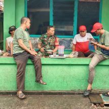 Laksanakan Komsos Babinsa Koramil 410-05/TKP Pererat Silaturahmi Dengan Warga