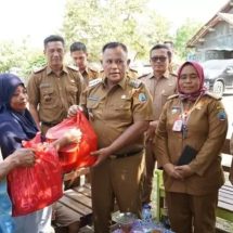 Bupati Lampung Selatan Nanang Ermanto Kembali Serahkan Bantuan Bedah Rumah di Natar