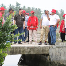 Bupati Nanang Ermanto Tinjau Jembatan Roboh di Desa Kedaung, Akan Ditingkatkan dan di Cor