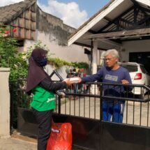 Senam Pagi dan Kerja Bakti MW Forhati Lampung, dr.Zam Zanariah.Sp.S,M.Kes Inisiasi Baksos Ahad Berkah