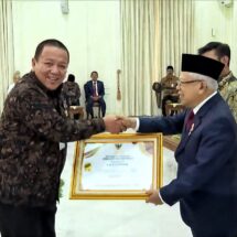 Wapres K.H Ma’ruf Amin Serahkan Penghargaan Adhikarya Nararya Pembangunan Pertanian Kepada Gubernur Arinal
