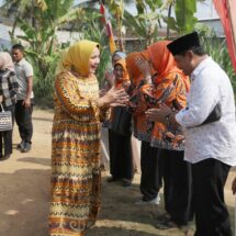 Peringati HAN Internasional, Ketua LKKS Provinsi Lampung Riana Sari Arinal Bagikan Sembako di Desa Pemanggilan Natar