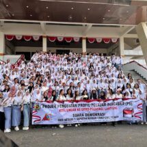 Ratusan Pelajar Grudug DPRD Lampung, Mingrum Gumay Sampaikan Pesan Positif